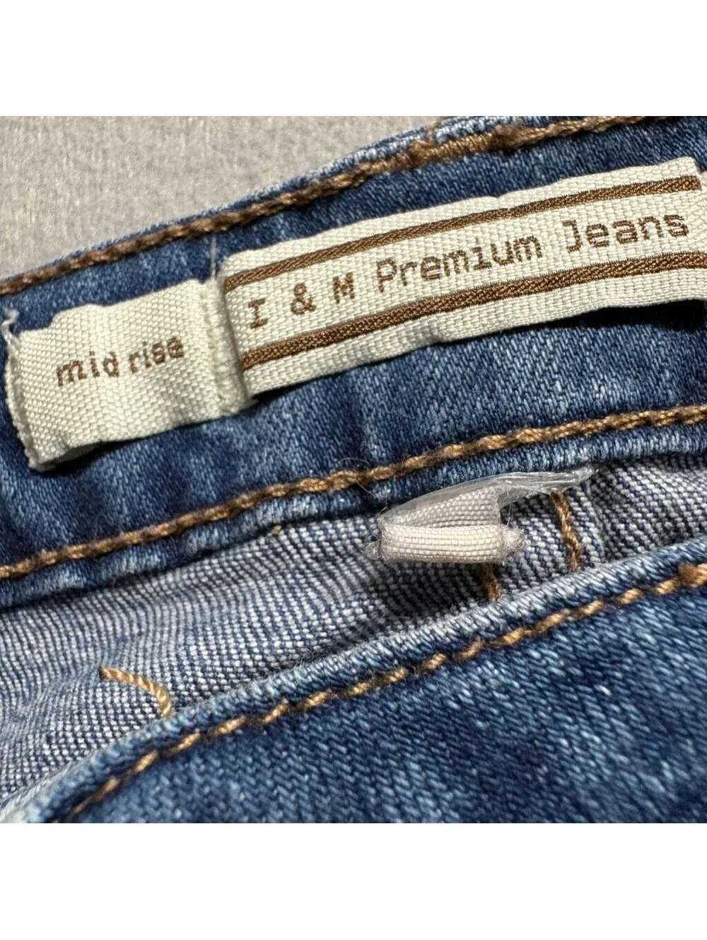 I & M Premium Jeans Womens Size 9 Blue Mid Rise Distressed Ripped Knee Skinny